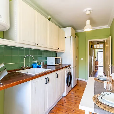 In The Typical Neighborhood- Graca Appartement Lissabon